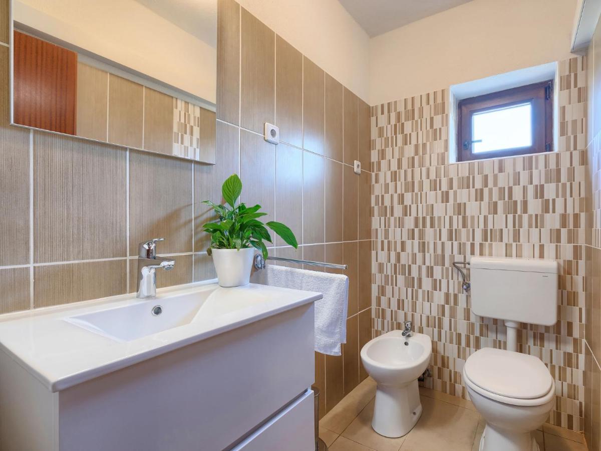 Apartment Chiara By Interhome Новиград Екстериор снимка